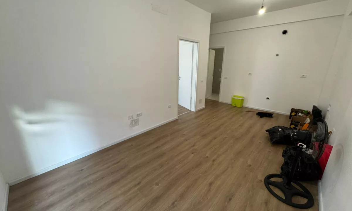 Shtepi ne shitje Apartament ne Tirane, 1+1, Mobilimi Bosh, pa mobiluar, Pagesa 79,000  Euro.