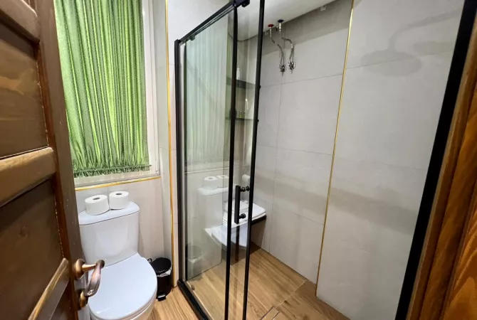 Shtepi ne shitje Apartament ne Tirane, 1+1, Mobilimi E mobiluar, Pagesa 800,000  Euro.