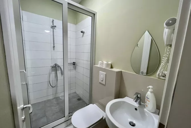 Shtepi ne shitje Apartament ne Tirane, 1+1, Mobilimi E mobiluar, Pagesa 800,000  Euro.