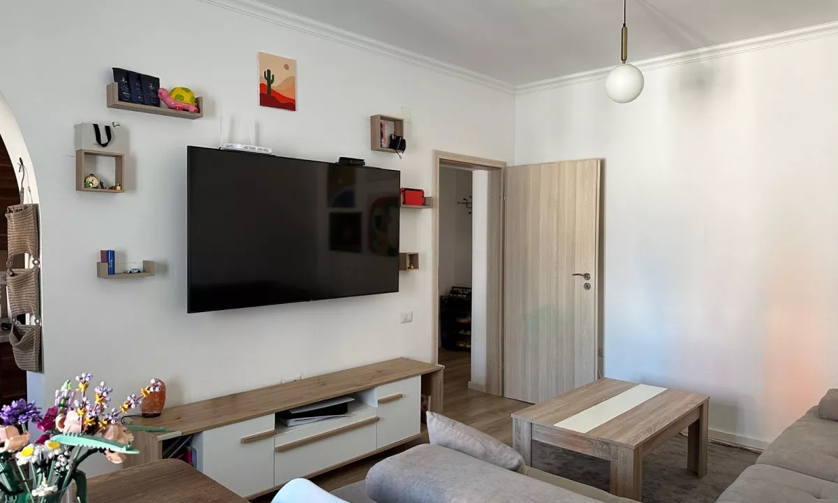 Shtepi ne shitje Apartament ne Tirane, 1+1, Mobilimi E mobiluar, Pagesa 155,000  Euro.
