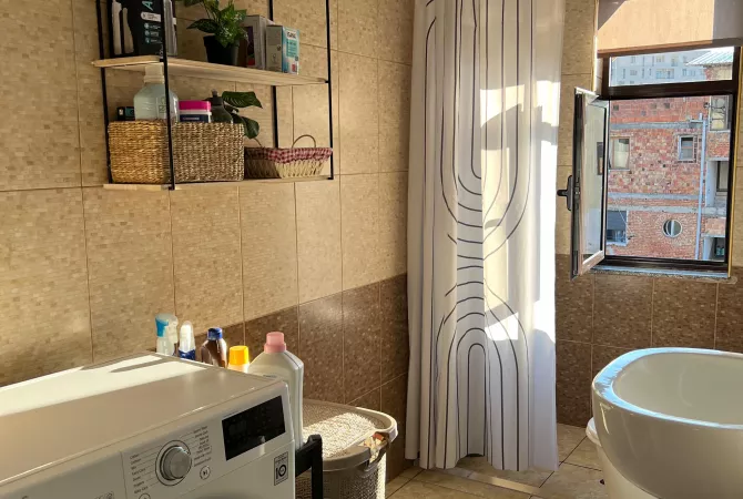 Shtepi ne shitje Apartament ne Tirane, 1+1, Mobilimi E mobiluar, Pagesa 155,000  Euro.