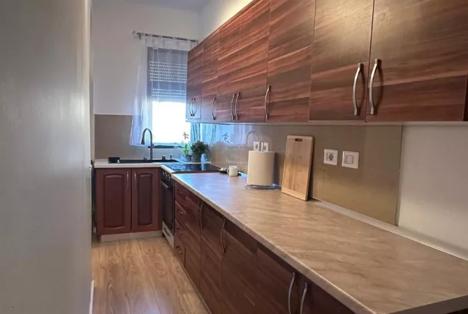 Shtepi ne shitje Apartament ne Tirane, 1+1, Mobilimi E mobiluar, Pagesa 155,000  Euro.