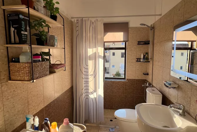 Shtepi ne shitje Apartament ne Tirane, 1+1, Mobilimi E mobiluar, Pagesa 155,000  Euro.