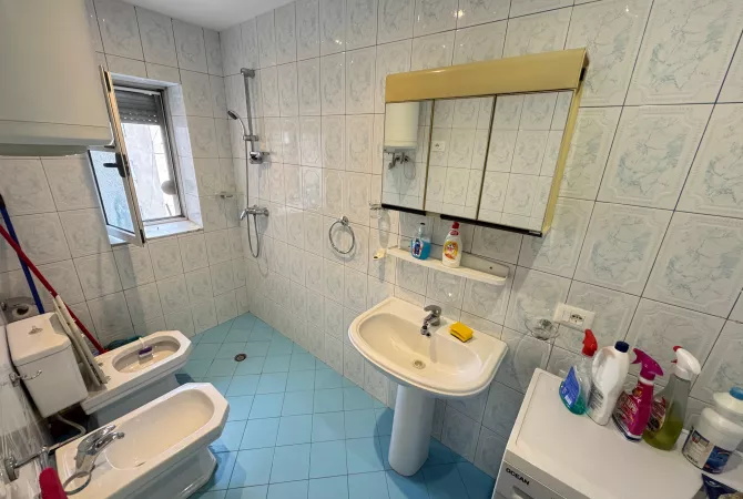 Shtepi ne shitje Apartament ne Tirane, 1+1, Mobilimi E mobiluar, Pagesa 138,000  Euro.