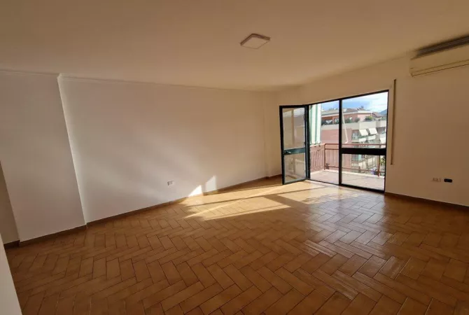 Business Property for Rent 3+1 in Tirana - 1,700 Euro