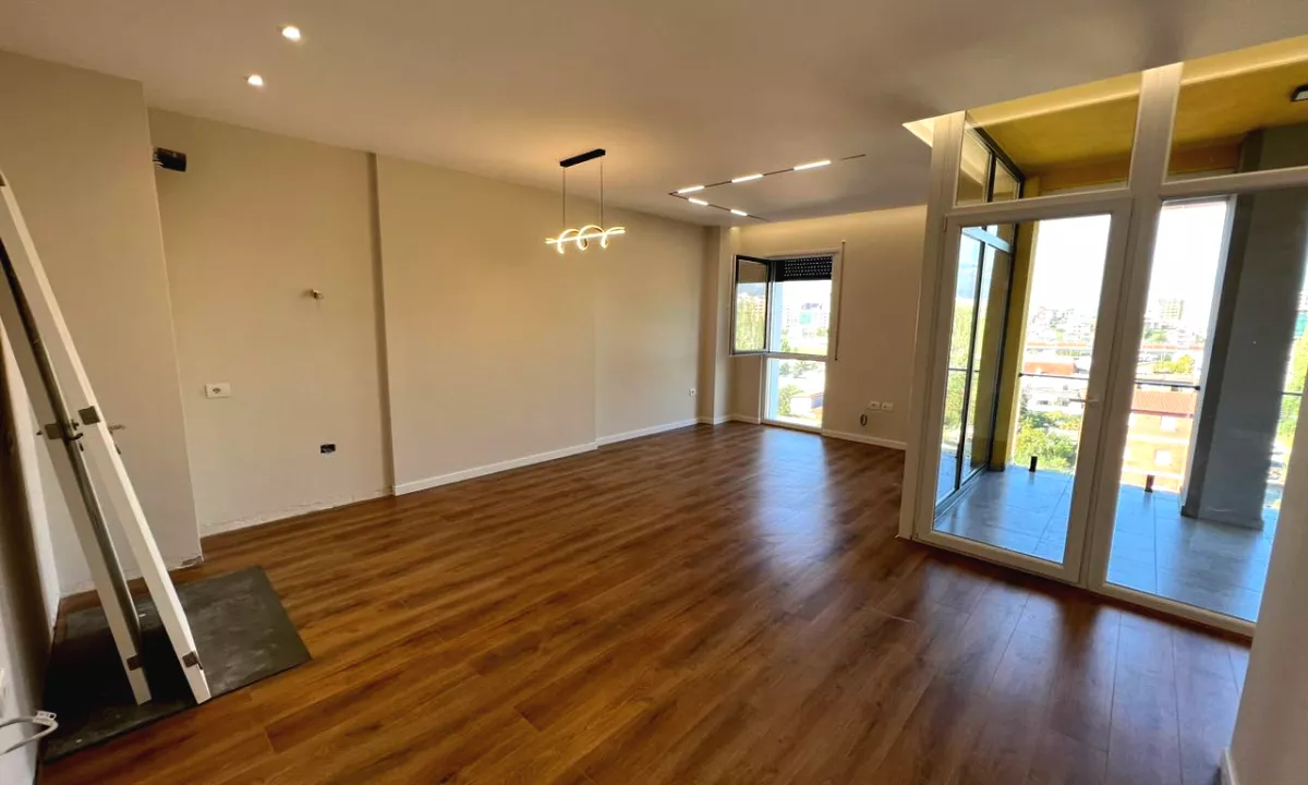 Shtepi ne shitje Apartament ne Tirane, 2+1, Mobilimi Bosh, pa mobiluar, Pagesa 185,000  Euro.