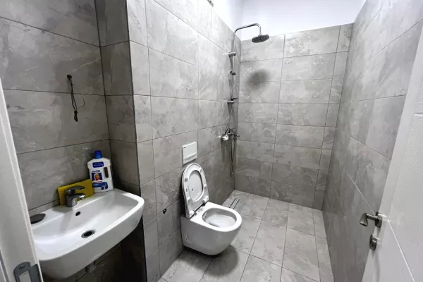 Shtepi ne shitje Apartament ne Tirane, 2+1, Mobilimi Bosh, pa mobiluar, Pagesa 185,000  Euro.