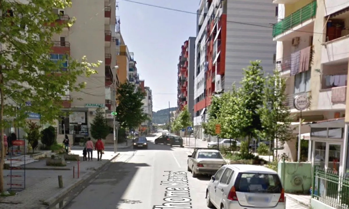 Shtepi ne shitje Apartament ne Tirane, 2+1, Mobilimi E mobiluar, Pagesa 150,000  Euro.