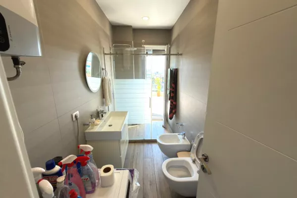 Shtepi ne shitje Apartament ne Tirane, 3+1, Mobilimi E mobiluar, Pagesa 248,000  Euro.