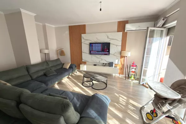 Shtepi ne shitje Apartament ne Tirane, 3+1, Mobilimi E mobiluar, Pagesa 248,000  Euro.