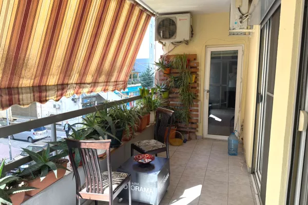 Shtepi ne shitje Apartament ne Tirane, 2+1, Mobilimi E mobiluar, Pagesa 150,000  Euro.