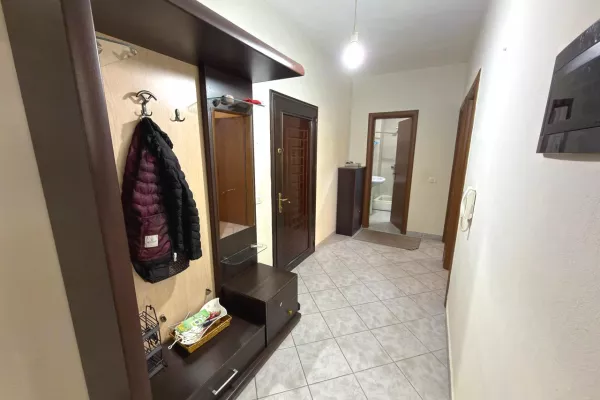 Shtepi ne shitje Apartament ne Tirane, 2+1, Mobilimi E mobiluar, Pagesa 150,000  Euro.