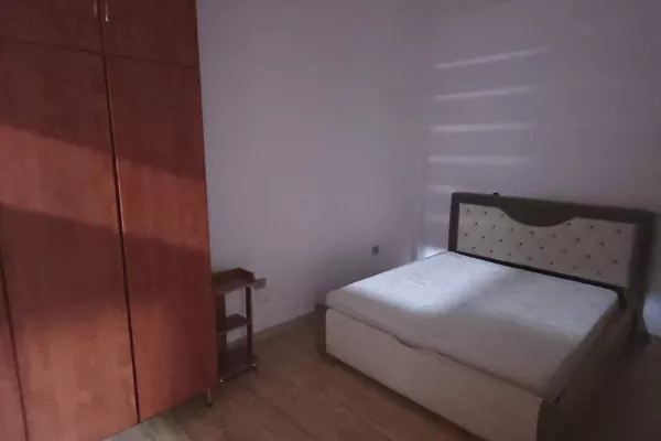 Shtepi me qera Apartament ne Tirane, 2+1, Mobilimi E mobiluar, Pagesa 50,000  Leke.