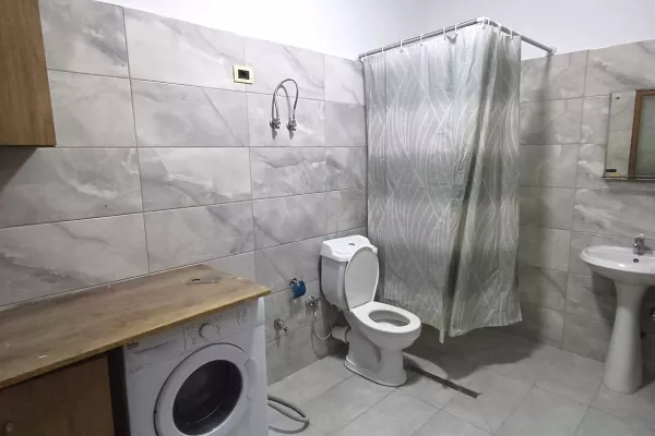 Shtepi me qera Apartament ne Tirane, 2+1, Mobilimi E mobiluar, Pagesa 50,000  Leke.