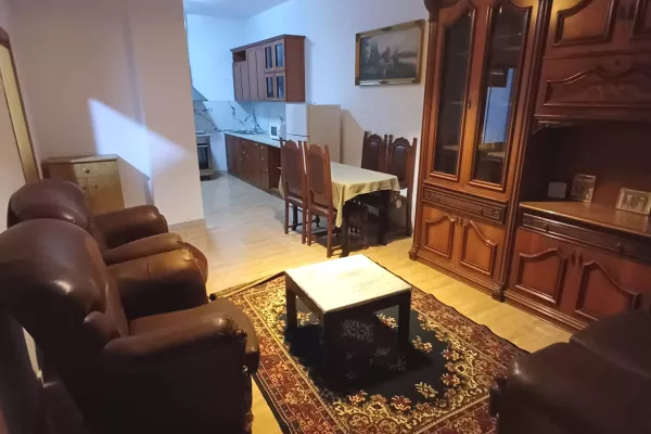 Shtepi me qera Apartament ne Tirane, 2+1, Mobilimi E mobiluar, Pagesa 50,000  Leke.