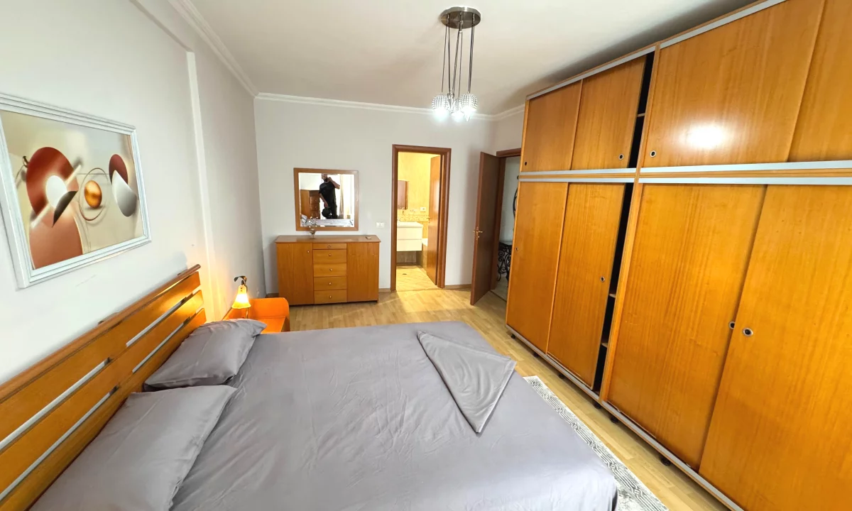 Shtepi me qera Apartament ne Tirane, 2+1, Mobilimi E mobiluar, Pagesa 700  Euro.