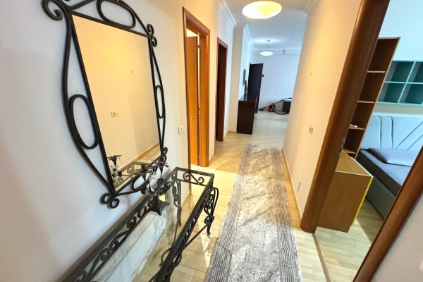 Shtepi me qera Apartament ne Tirane, 2+1, Mobilimi E mobiluar, Pagesa 700  Euro.