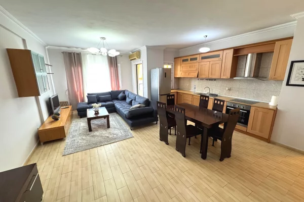 Shtepi me qera Apartament ne Tirane, 2+1, Mobilimi E mobiluar, Pagesa 700  Euro.