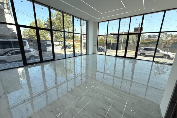 📣 Shitet Dyqan 📍 Paskuqan, pranë Spitalit dhe Shkollës Paskuqan 