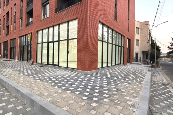 📣 Shitet Dyqan 📍 Paskuqan, prane Spitalit dhe Shkolles Paskuqan 