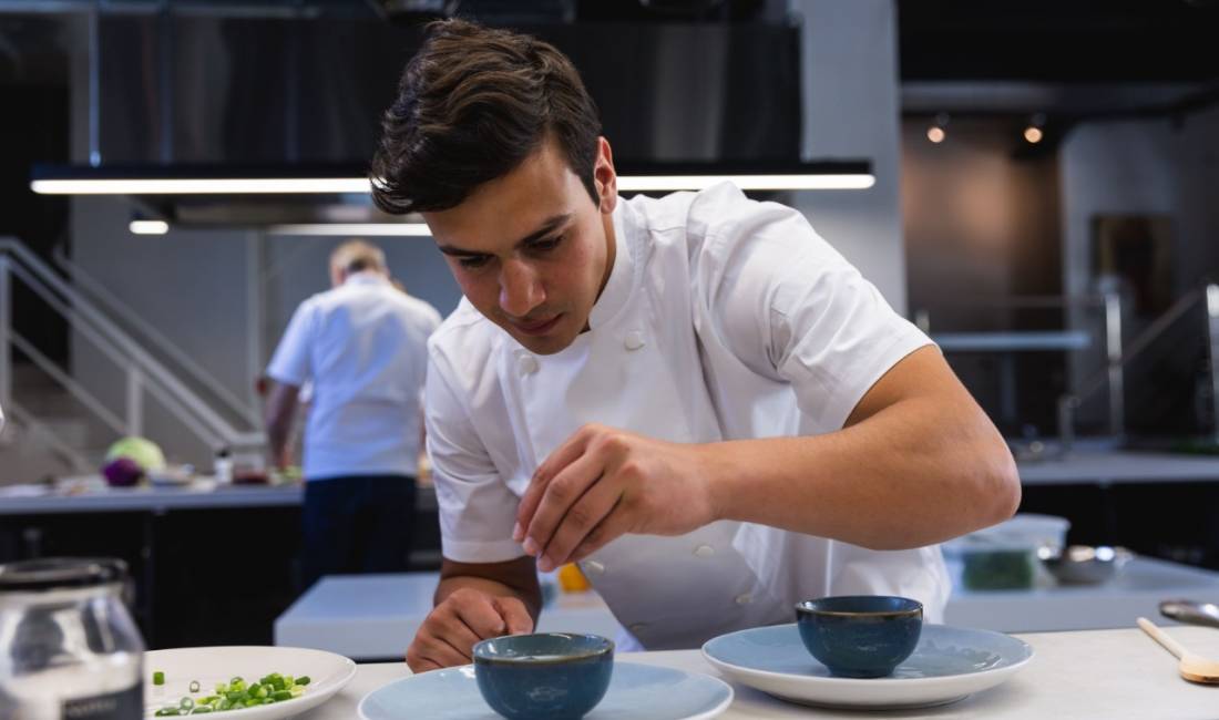 Offerte di lavoro a Tirana, Profession Kuzhinier/Ndihmes Kuzhinier , , Pagamento Trattabile.