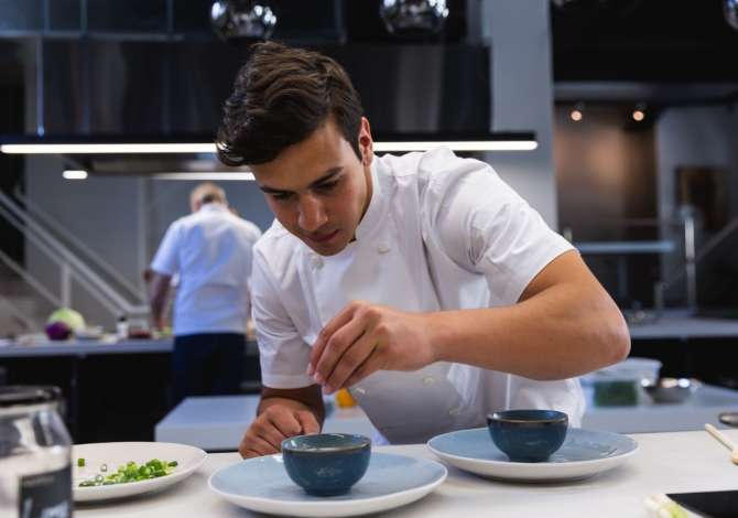 Njoftime Pune per Kuzhinier/Ndihmes Kuzhinier ne Tirane