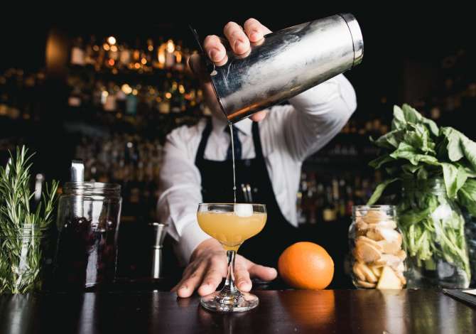 Njoftime Pune per Kamarier/e, Banakier/e, Sanitare ne Tirane