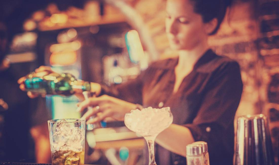 Offerte di lavoro a Tirana, Profession Banakiere, Kamarier  , , Pagamento 40,000  Leke.