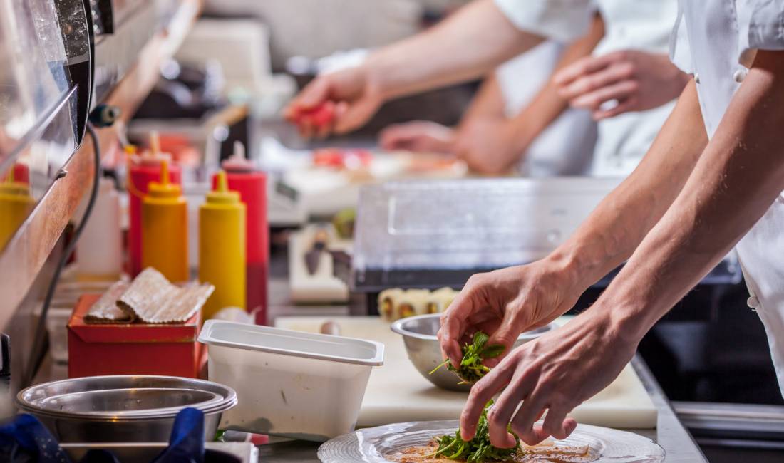 Offerte di lavoro a Tirana, Profession Kamarier, Fast-Foodjer,Sanitare  , , Pagamento Trattabile.