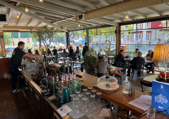 Njoftime Pune per Kamarier, Banakier, Sanitare ne Tirane