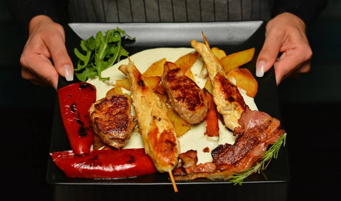 Offerte di lavoro a Tirana, Profession Fast-Foodier/e, Kamarier/e , , Pagamento Trattabile.