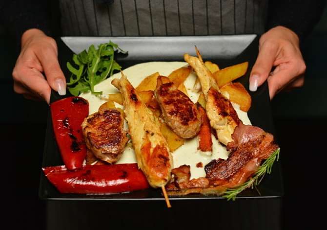 Njoftime Pune per Fast-Foodier/e, Kamarier/e ne Tirane