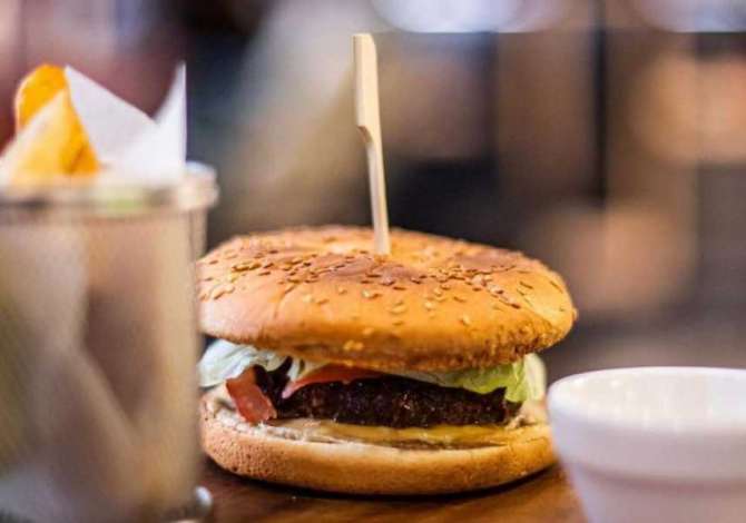 Offerte di lavoro a Tirana, Profession Kasier/e, Kamarier/e, Fast-Food-er/e , , Pagamento Trattabile.