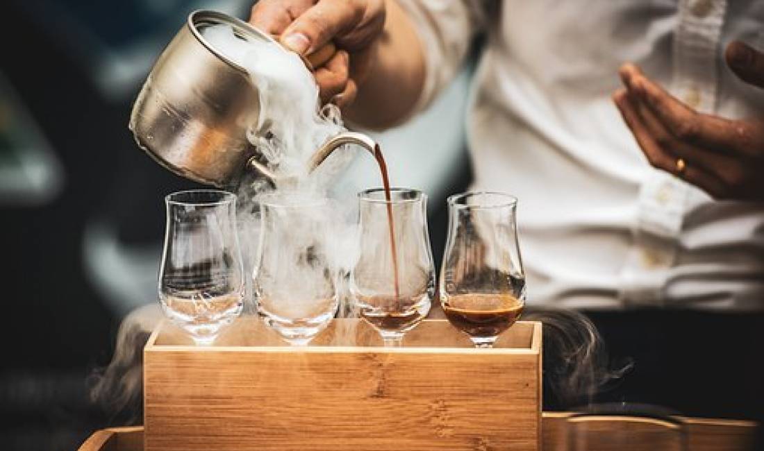 Offerte di lavoro a Tirana, Profession Banakier/e, Kamarier/e , , Pagamento Trattabile.