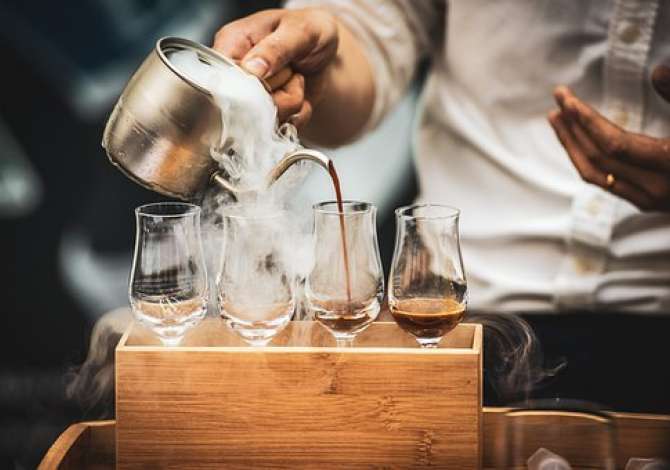 Njoftime Pune per Banakier/e, Kamarier/e ne Tirane