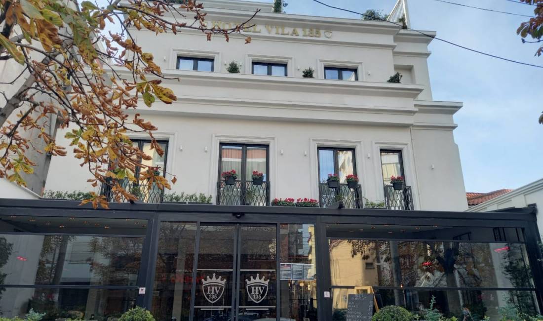 Offerte di lavoro a Tirana, Profession Ndihmes Kuzhinier, Kamarier Bar Restoranti  , , Pagamento Trattabile.