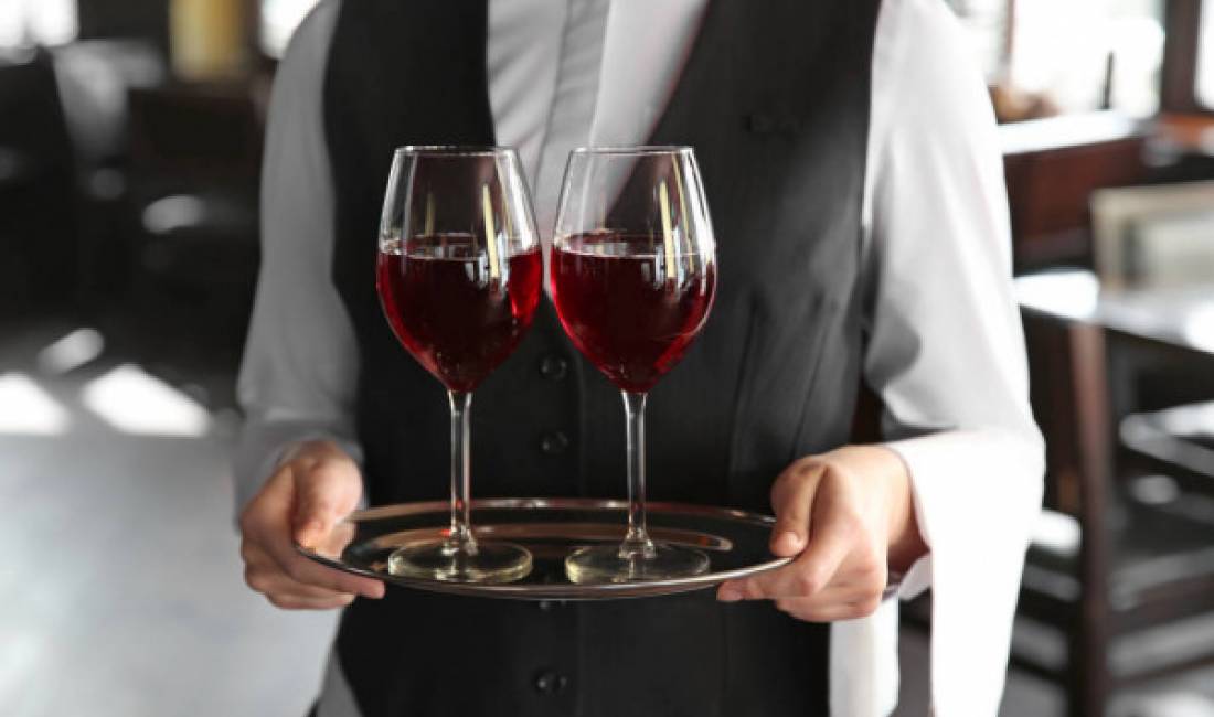 Offerte di lavoro a Tirana, Profession Kamarier, Banakiere  , , Pagamento 40,000  Leke.