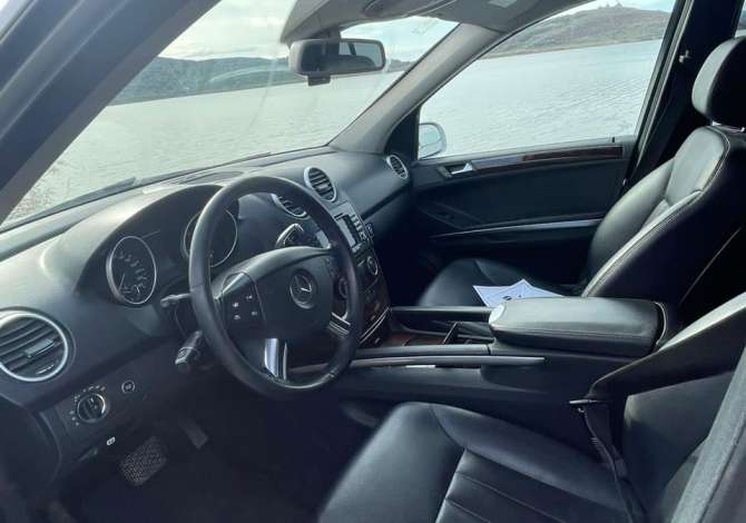 Jepet makina me qera duke filluar nga 50 euro dita.