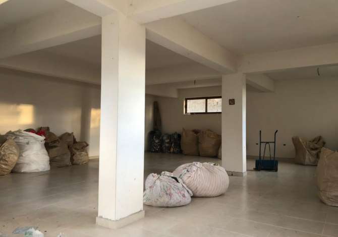 Business Property for Rent 4+1 in Tirana - 30,000 Leke