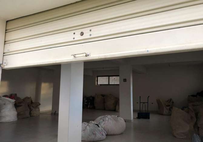 Business Property for Rent 4+1 in Tirana - 30,000 Leke