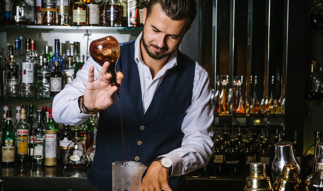 Offerte di lavoro a Tirana, Profession Kamarier/e, Banakier/e , , Pagamento Trattabile.