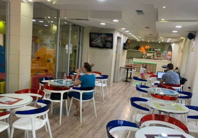 Offerte di lavoro a Tirana, Profession punonjes fast foodi, motorrist, banakier/e, kamarier/e,sanitare , , Pagamento 60,000  Leke.