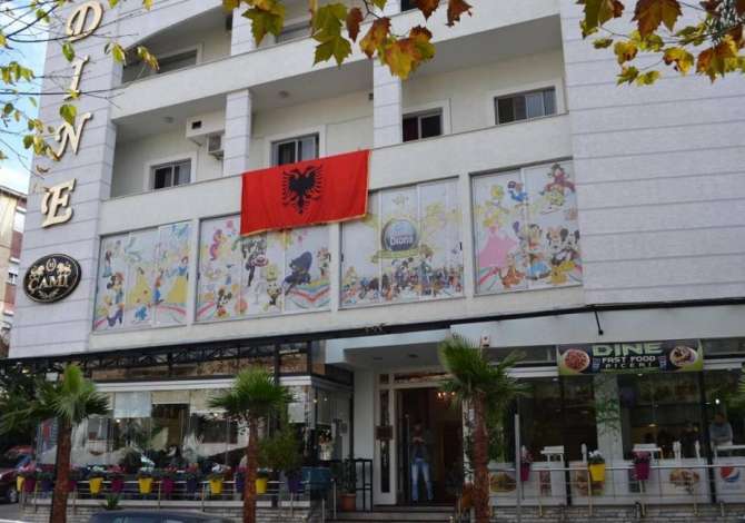 Njoftime Pune per punonjes fast foodi, motorrist, banakier/e, kamarier/e,sanitare ne Tirane