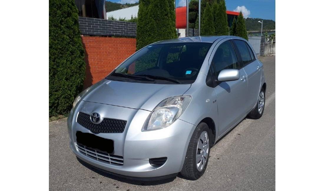 Jepet me qera makina Toyota Yaris  duke filluar nga 23 euro/dita 