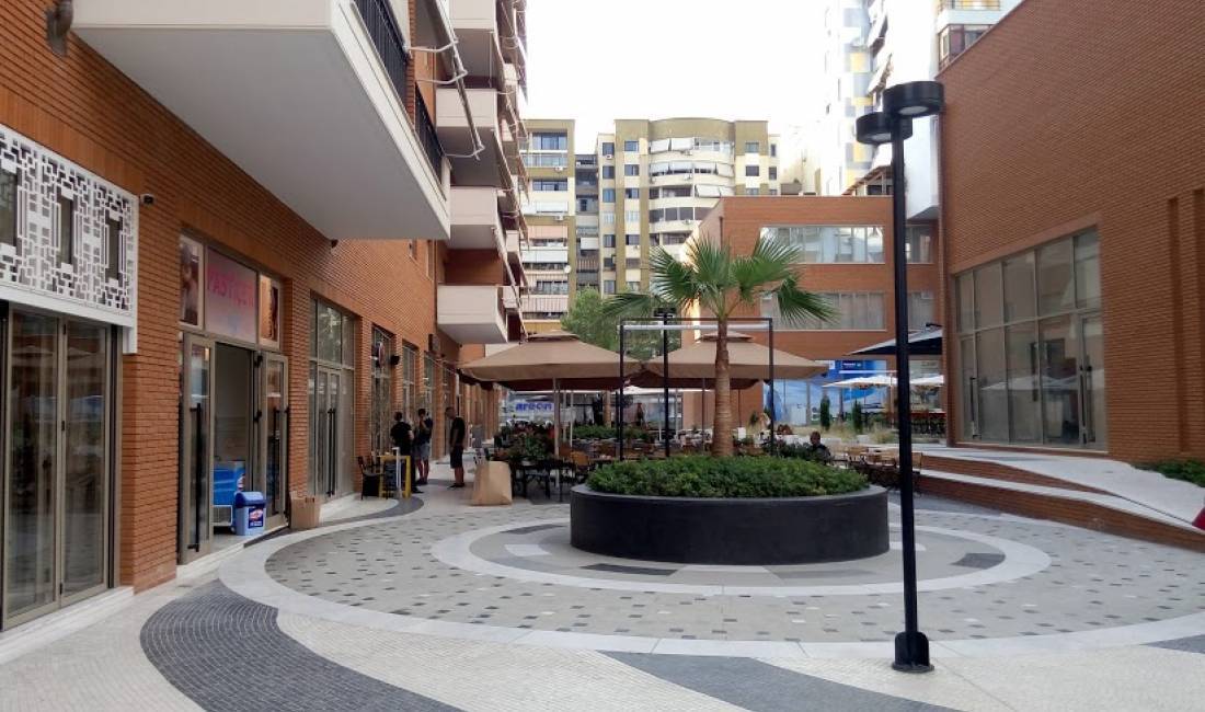 Offerte di lavoro a Tirana, Profession Kamarier, Ndihmese Banakiere  , , Pagamento 30,000  Leke.