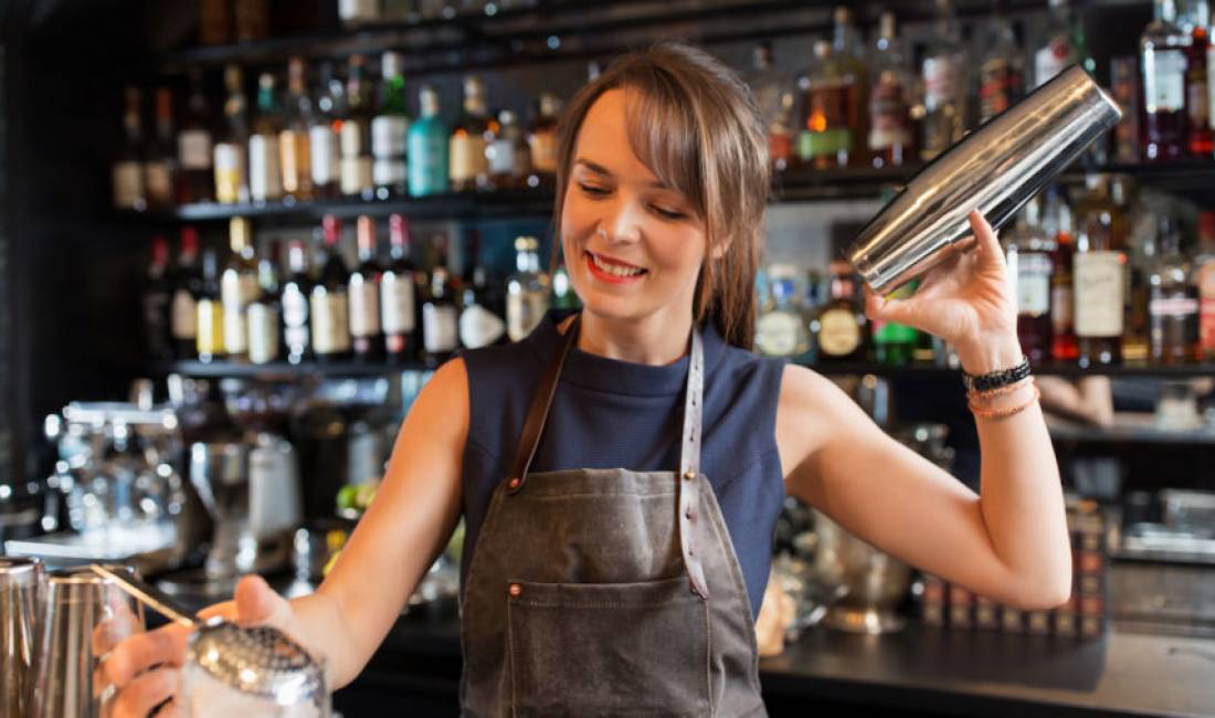 Offerte di lavoro a Tirana, Profession 2 Kamariere, 2 Banakiere  , , Pagamento Trattabile.