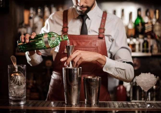 Njoftime Pune per Banakier/e, Kamarier/e ne Tirane