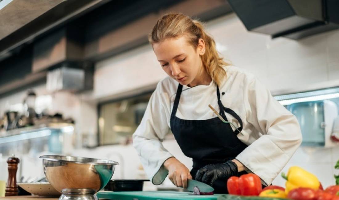 Offerte di lavoro a Tirana, Profession Ndihmese Kuzhiniere  , , Pagamento Trattabile.