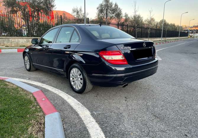 Jepet makina Mercedes-Benz c-class duke filluar nga 40 euro dita 