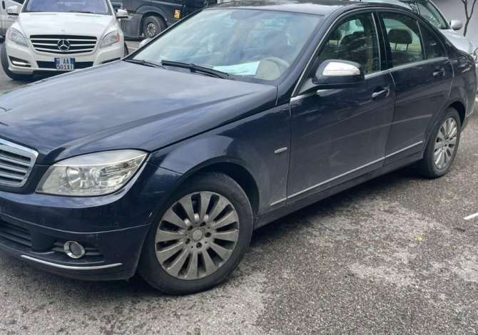 Jepet makina Mercedes-Benz c-class duke filluar nga 40 euro dita 